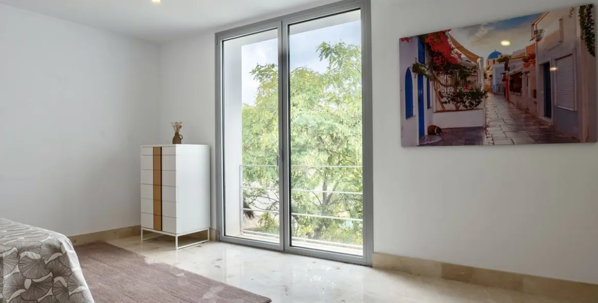Sale of detached villa in Los Arqueros 25