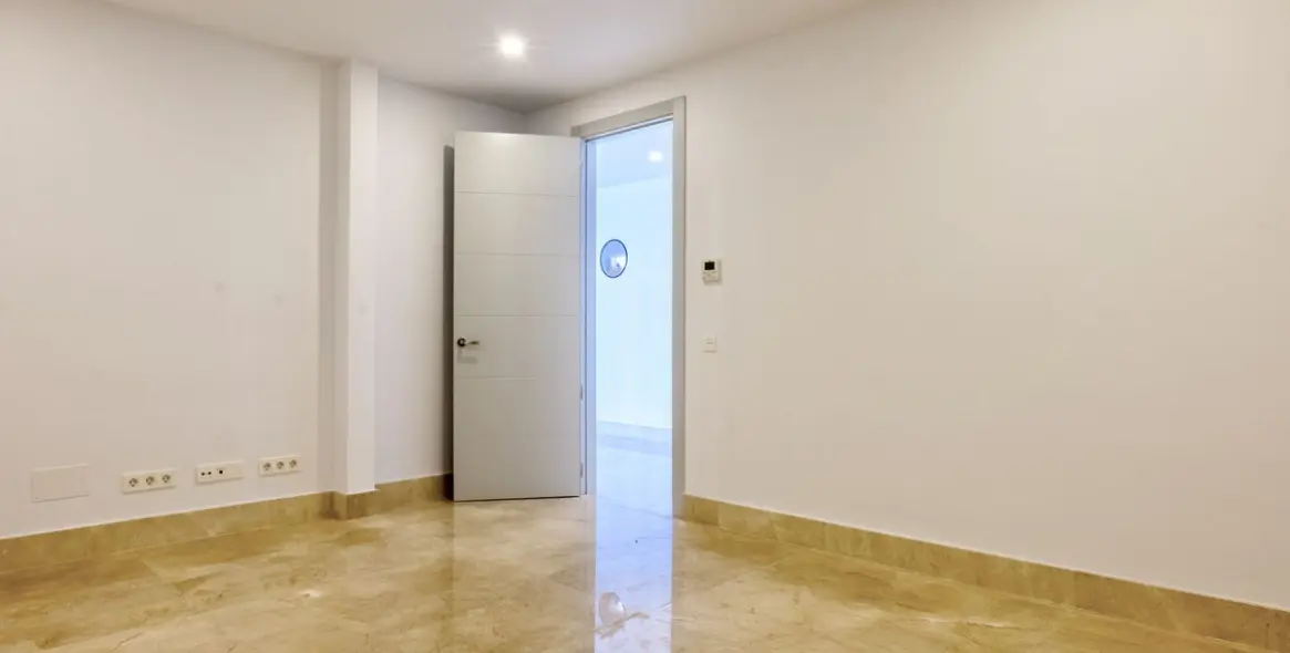 Sale of detached villa in Los Arqueros 28