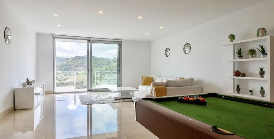 Sale of detached villa in Los Arqueros 29