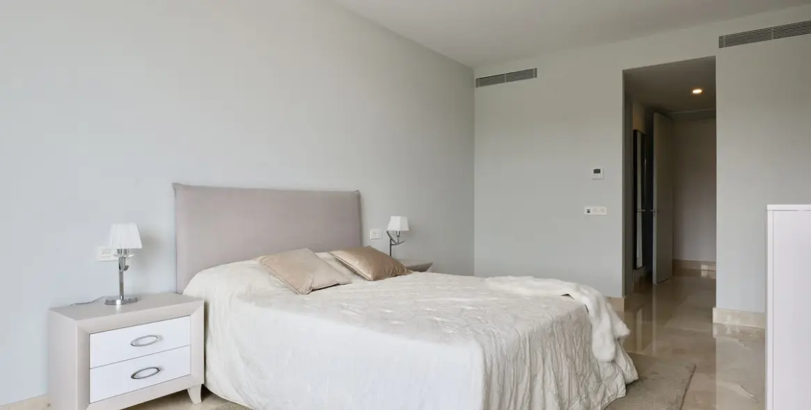Sale of detached villa in Los Arqueros 33