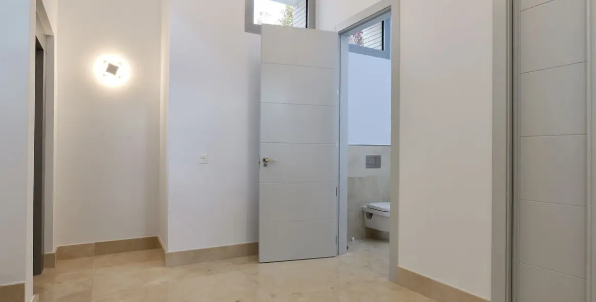 Sale of detached villa in Los Arqueros 36