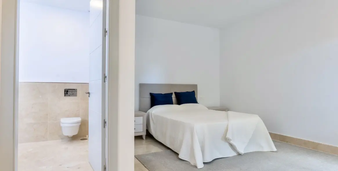Sale of detached villa in Los Arqueros 40