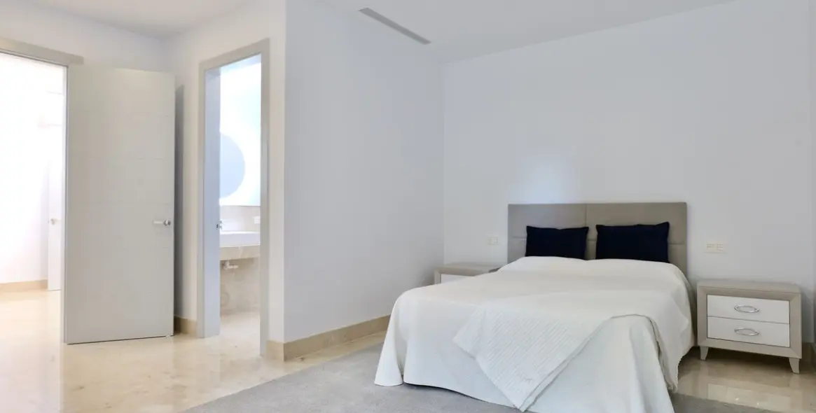 Sale of detached villa in Los Arqueros 41