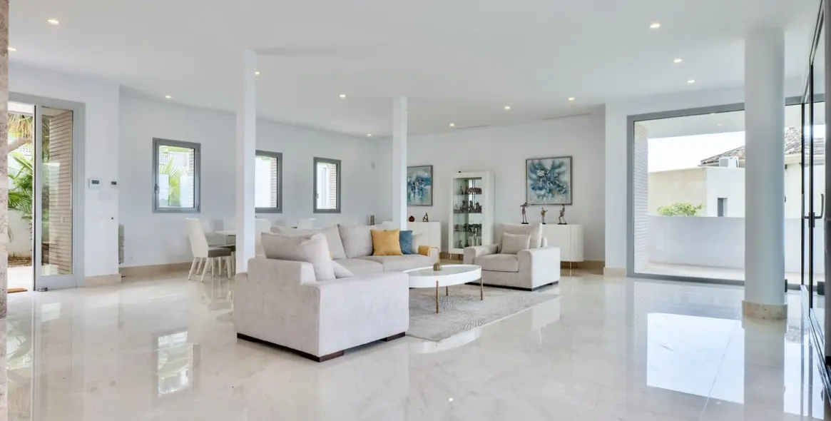 Sale of detached villa in Los Arqueros 43