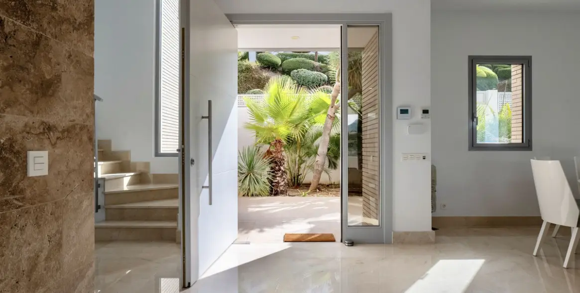 Sale of detached villa in Los Arqueros 44