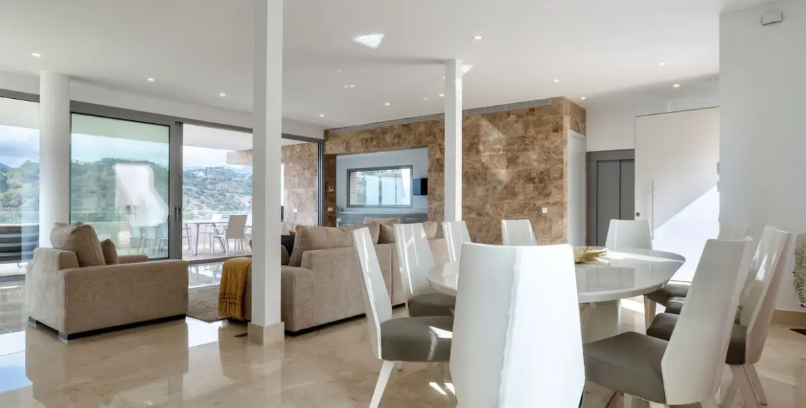 Sale of detached villa in Los Arqueros 46