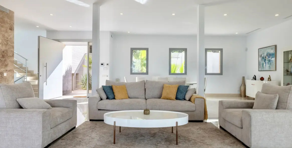 Sale of detached villa in Los Arqueros 49