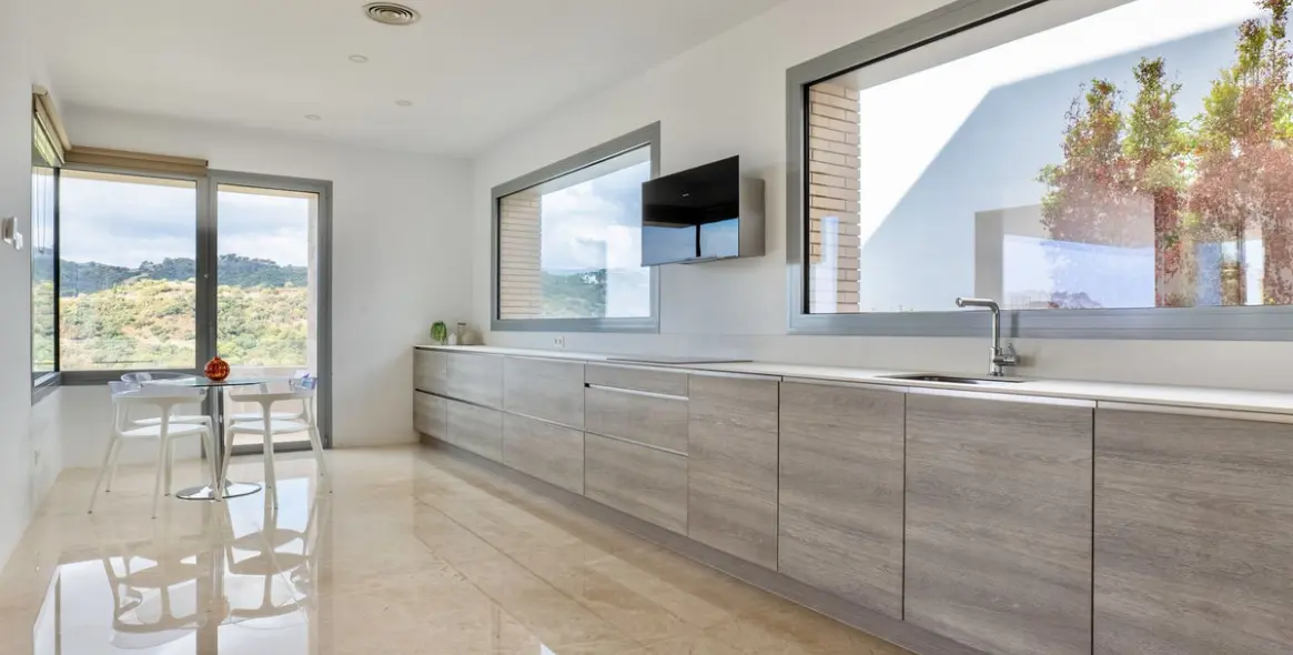 Sale of detached villa in Los Arqueros 52