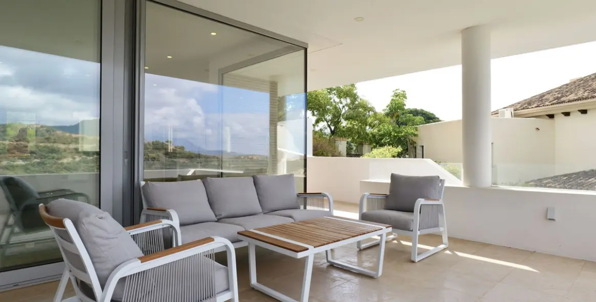 Sale of detached villa in Los Arqueros 57