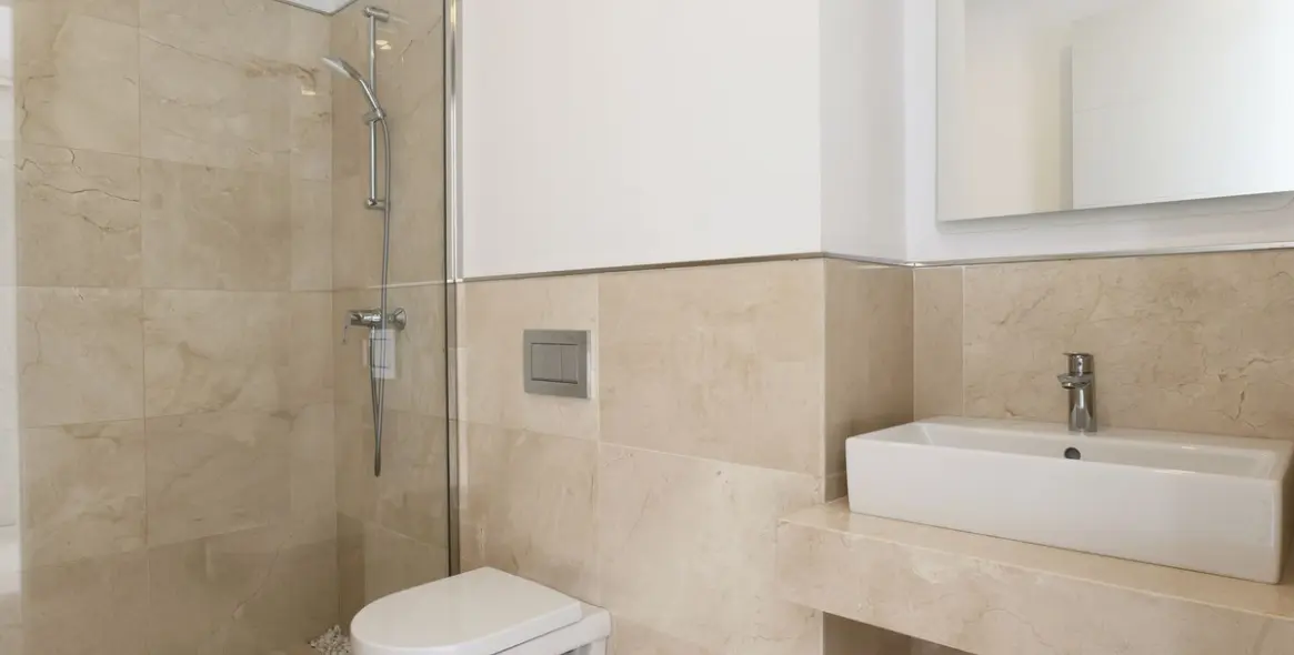 Sale of detached villa in Los Arqueros 63