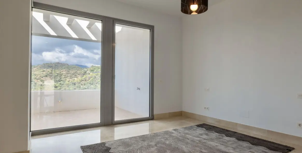 Sale of detached villa in Los Arqueros 64