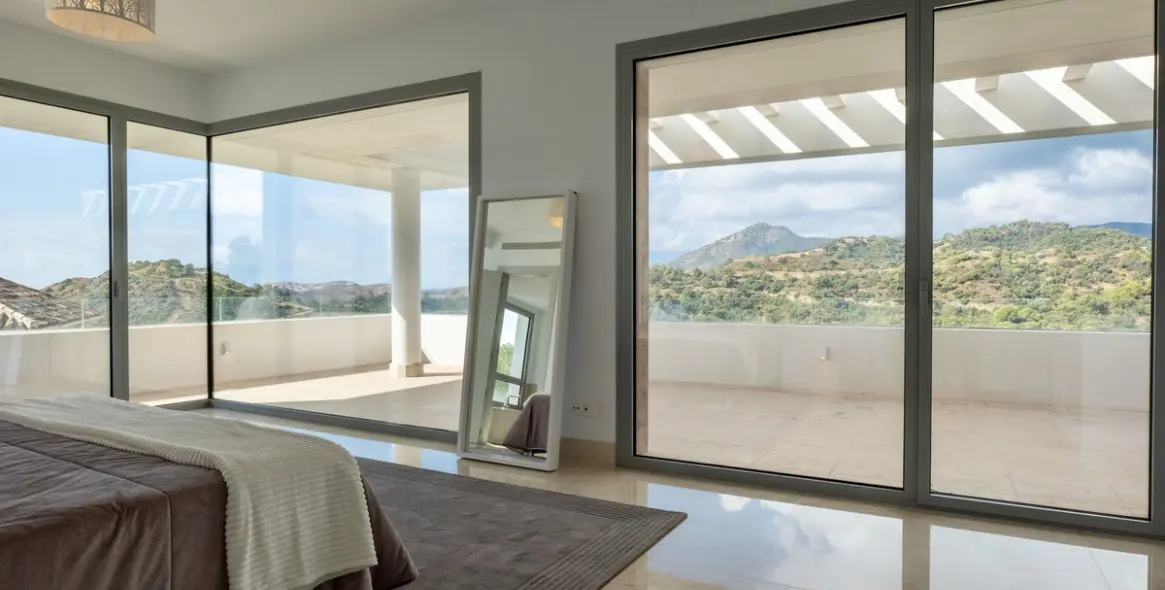 Sale of detached villa in Los Arqueros 66