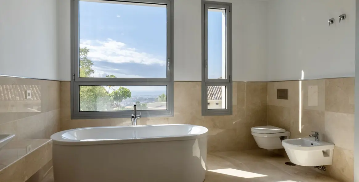 Sale of detached villa in Los Arqueros 70