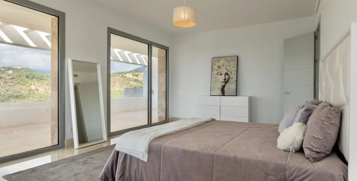 Sale of detached villa in Los Arqueros 71