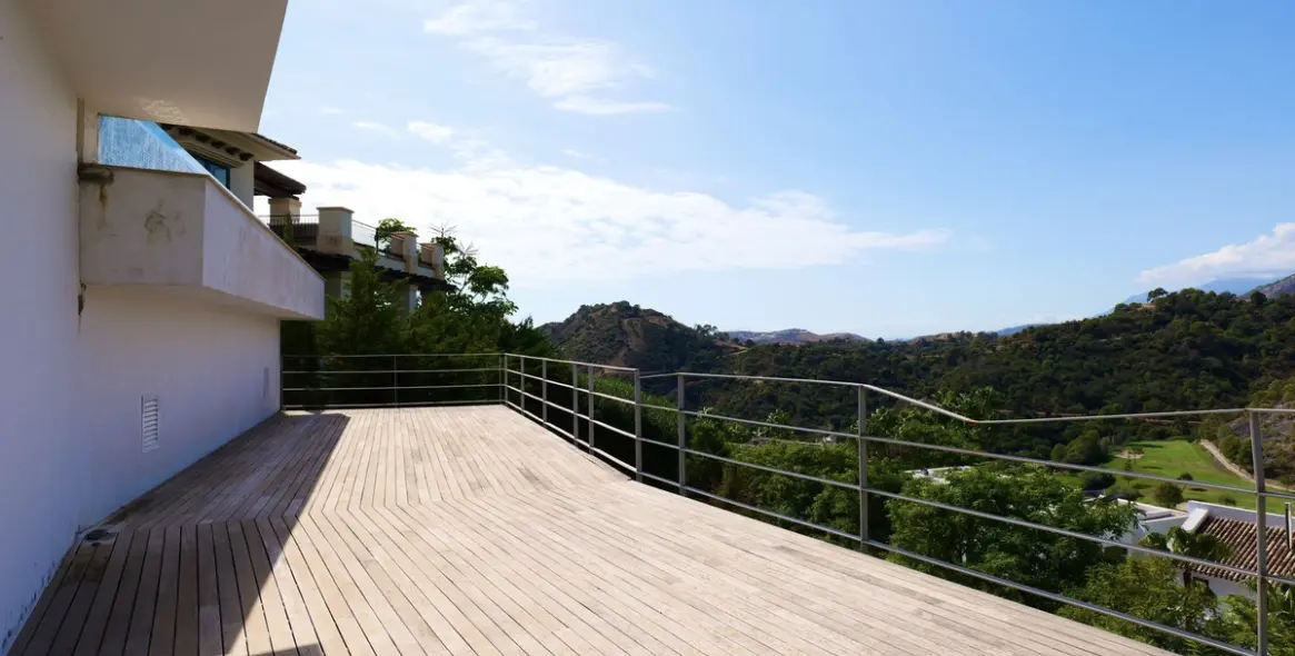 Sale of detached villa in Los Arqueros 74