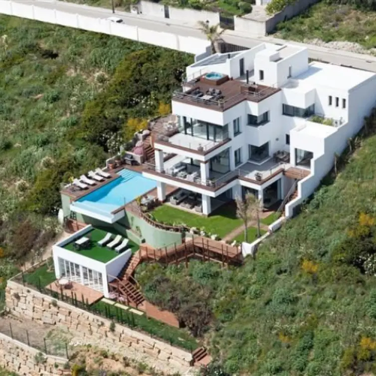 Venta de villa independiente en La Duquesa