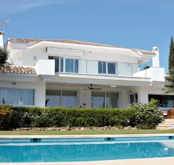 Long-term rent of detached villa in El Paraiso