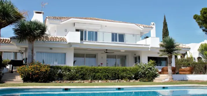 Long-term rent of detached villa in El Paraiso 2