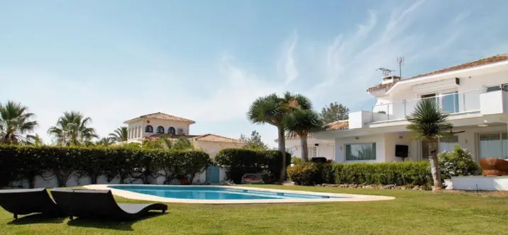 Long-term rent of detached villa in El Paraiso 3