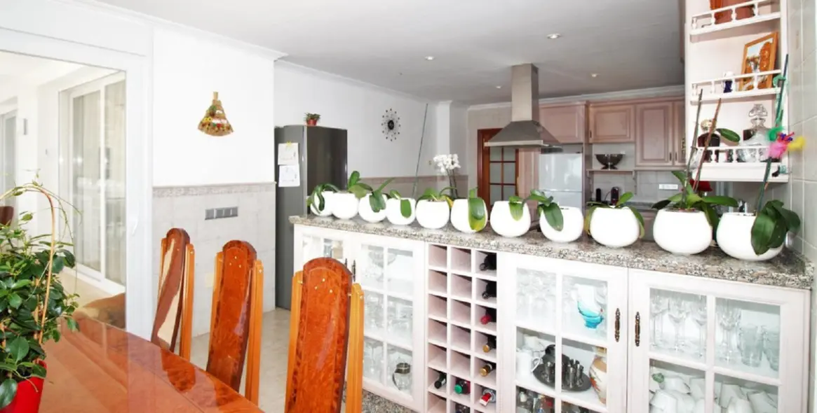 Long-term rent of detached villa in El Paraiso 17