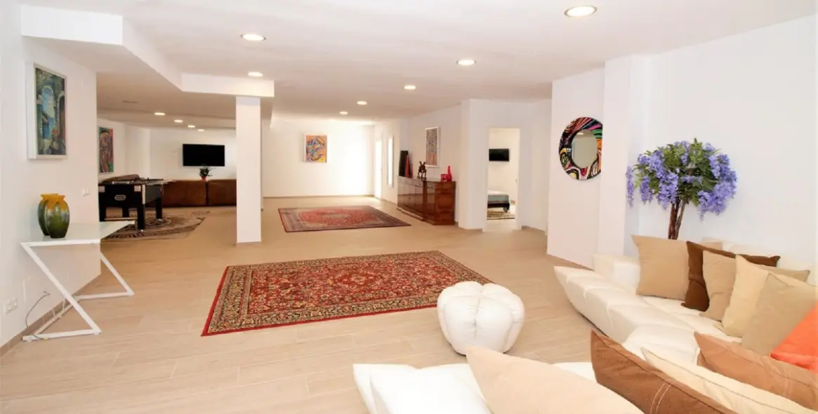 Long-term rent of detached villa in El Paraiso 18