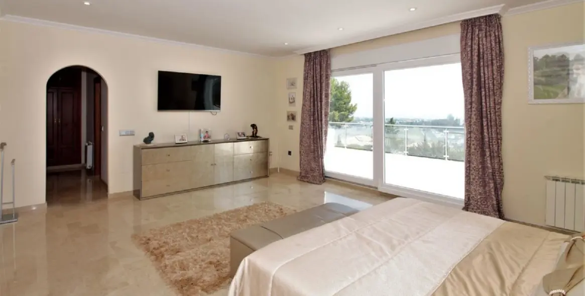 Долгосрочная аренда  отдельно стоящей виллы в El Paraiso 27