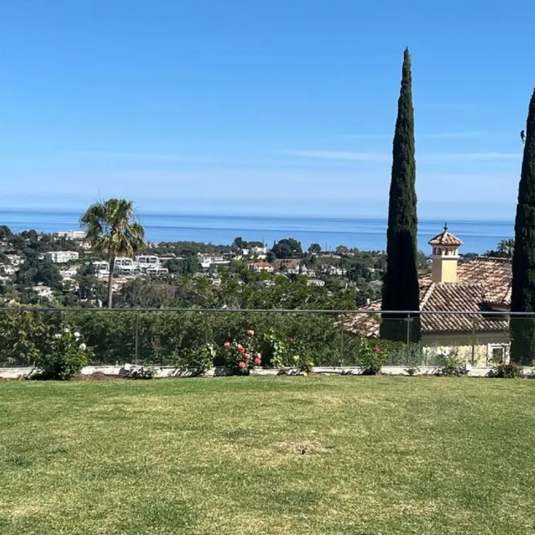 Long-term rent of detached villa in El Paraiso