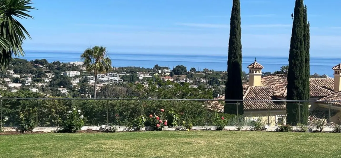 Long-term rent of detached villa in El Paraiso 0