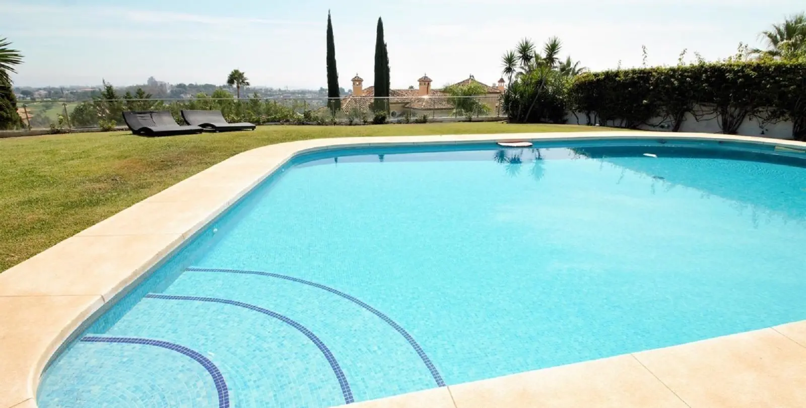 Long-term rent of detached villa in El Paraiso 2