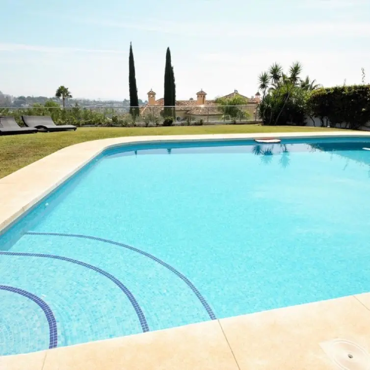 Long-term rent of detached villa in El Paraiso