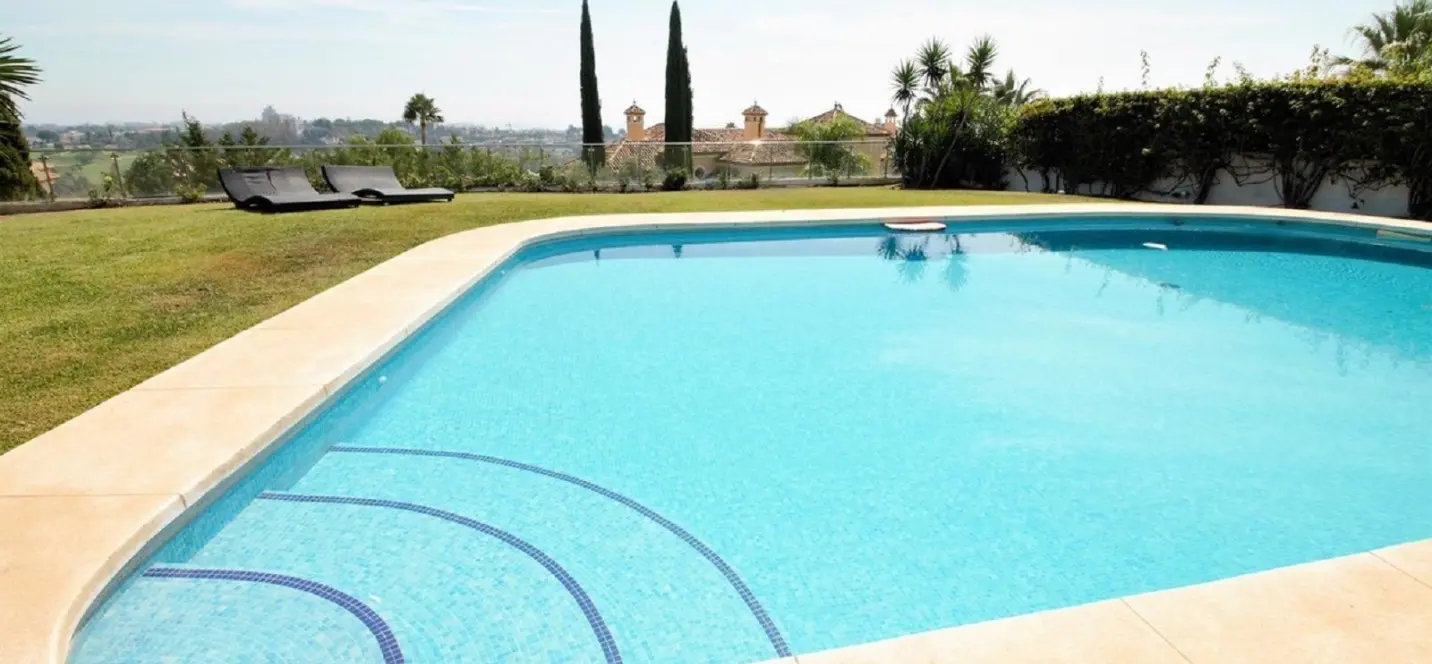 Long-term rent of detached villa in El Paraiso 1