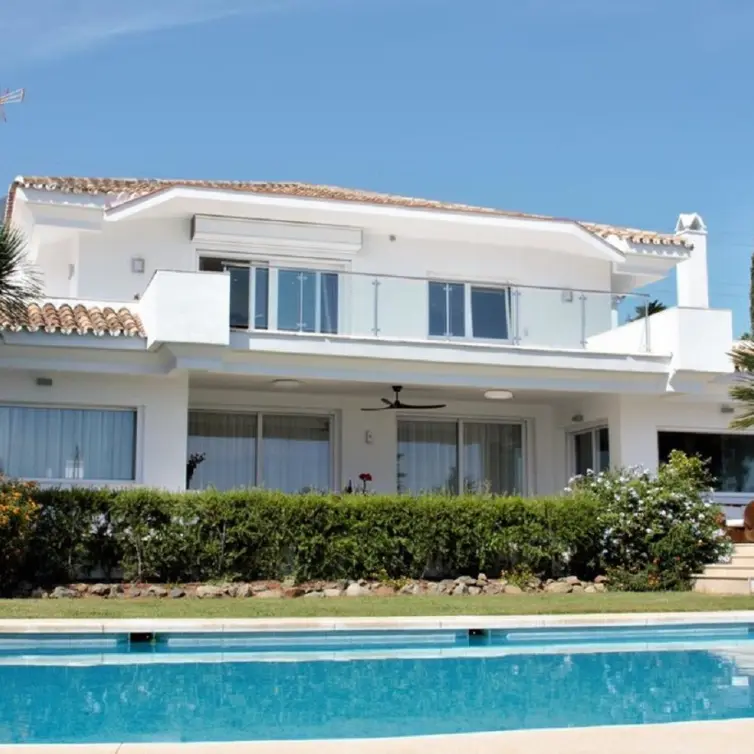 Long-term rent of detached villa in El Paraiso