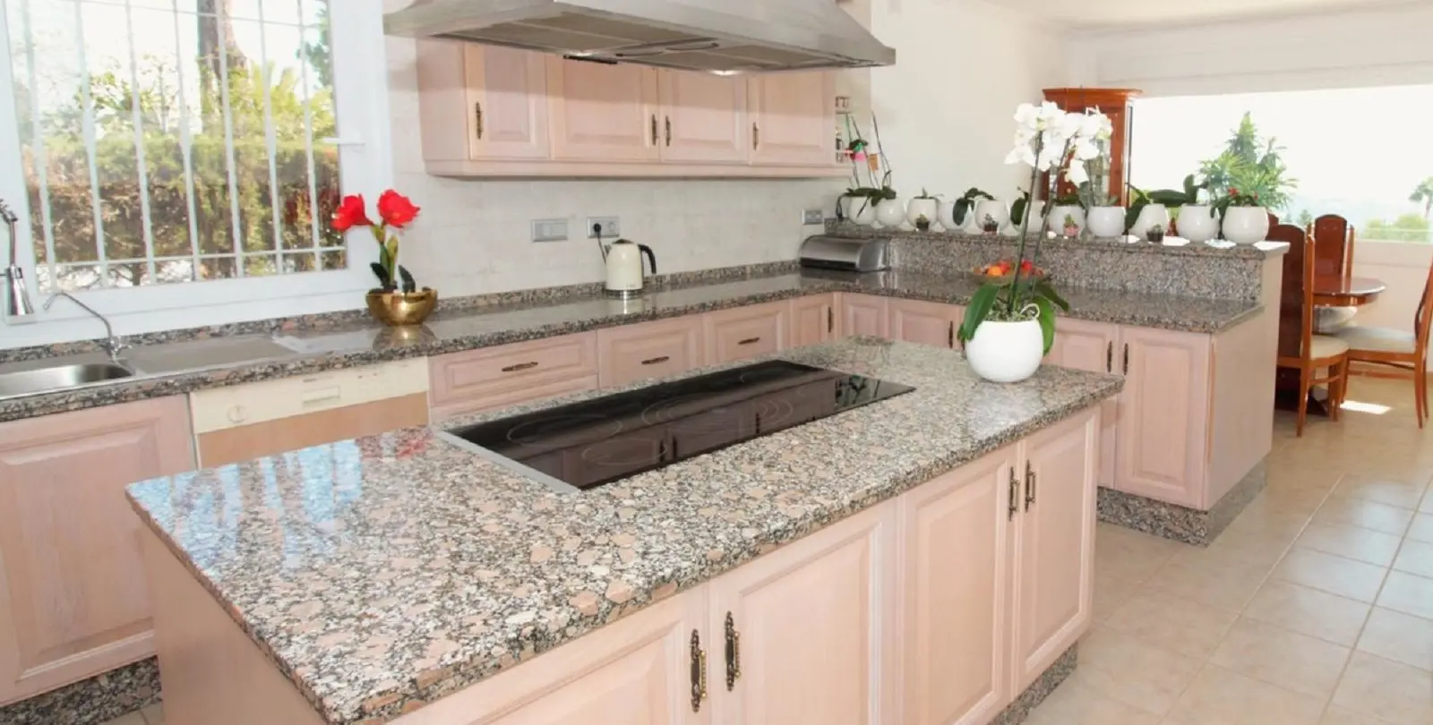 Long-term rent of detached villa in El Paraiso 15
