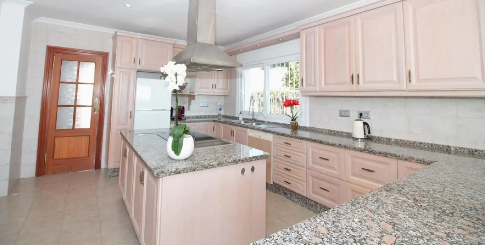 Long-term rent of detached villa in El Paraiso 16