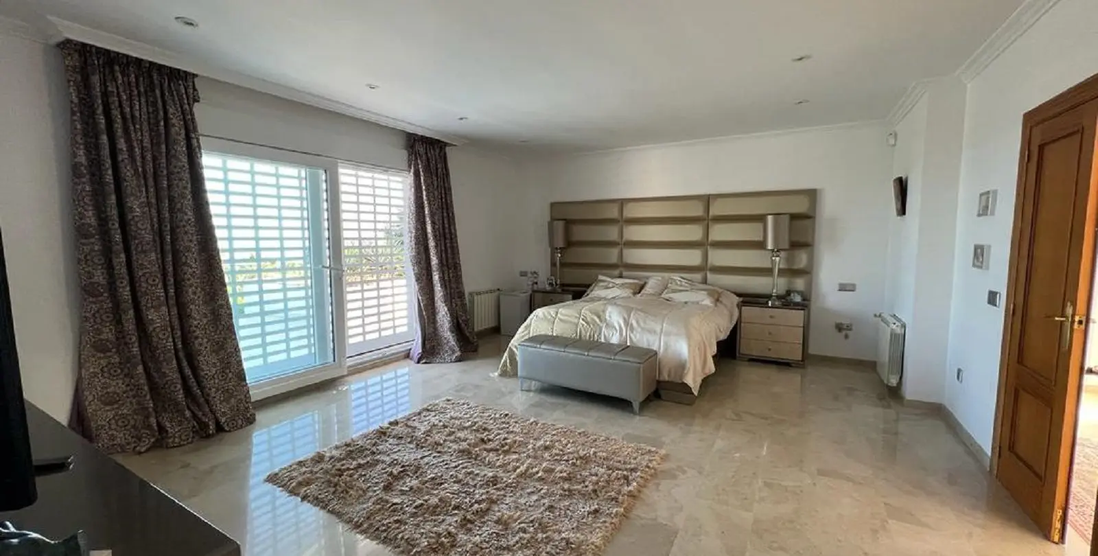 Long-term rent of detached villa in El Paraiso 21