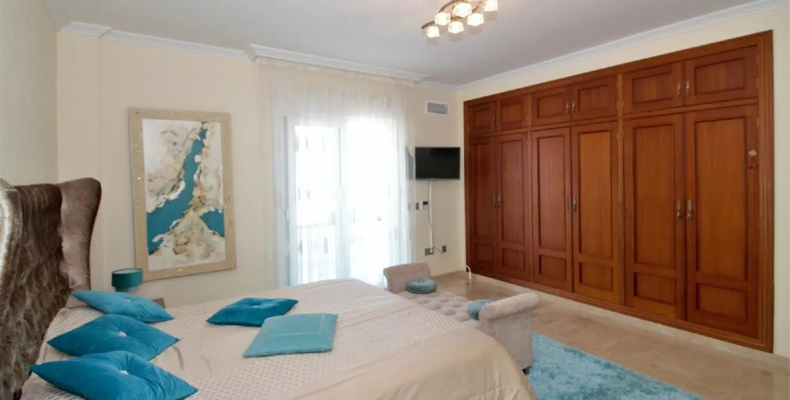 Long-term rent of detached villa in El Paraiso 23