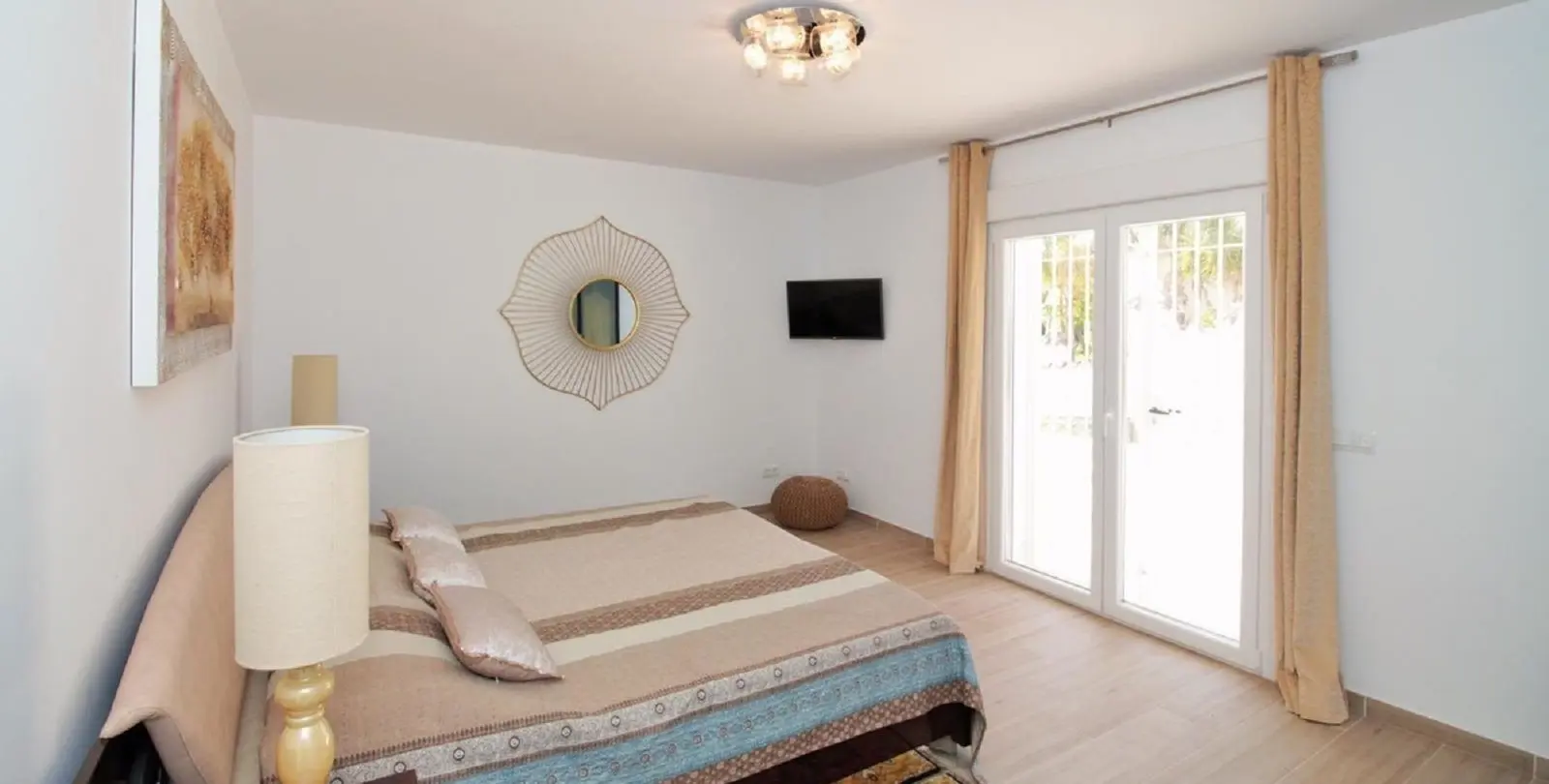 Long-term rent of detached villa in El Paraiso 30