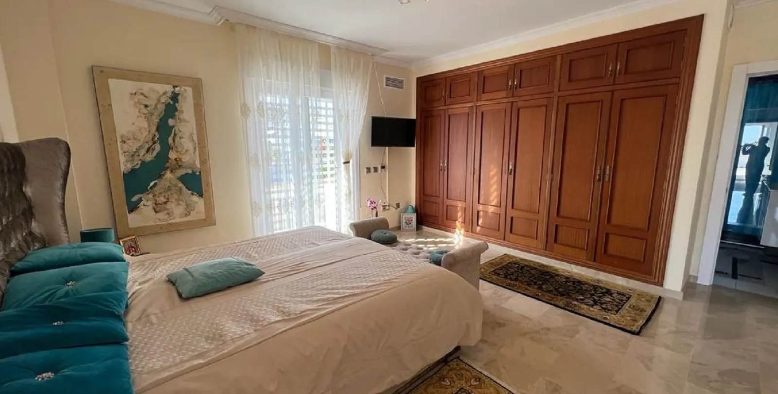 Long-term rent of detached villa in El Paraiso 34