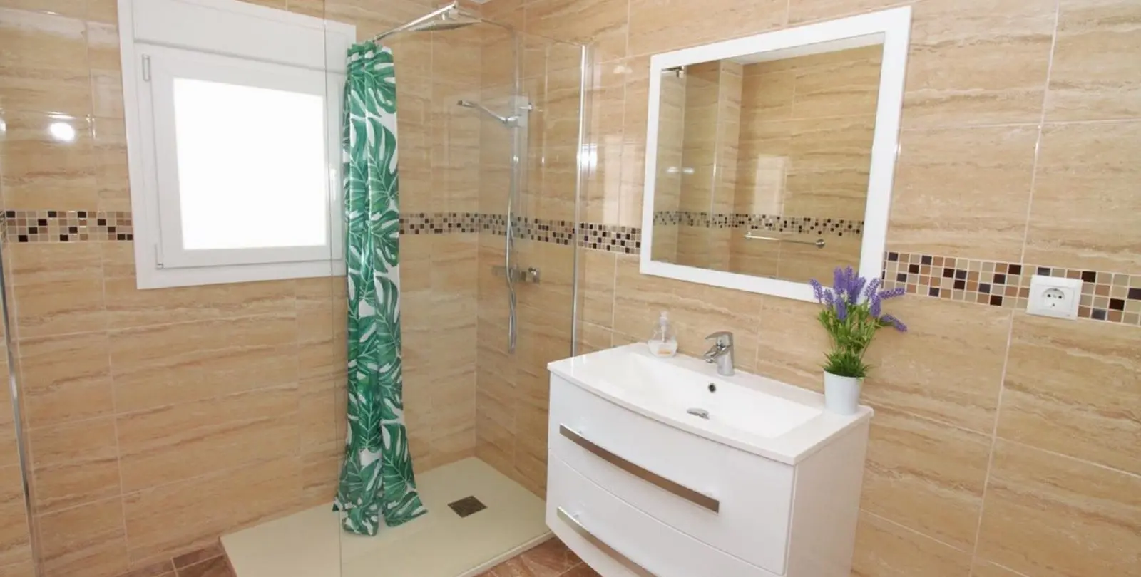 Long-term rent of detached villa in El Paraiso 35