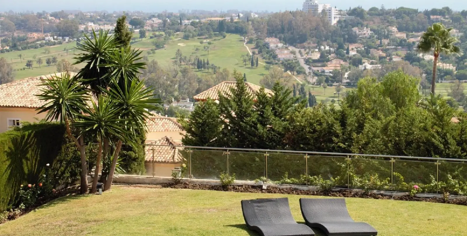 Long-term rent of detached villa in El Paraiso 36