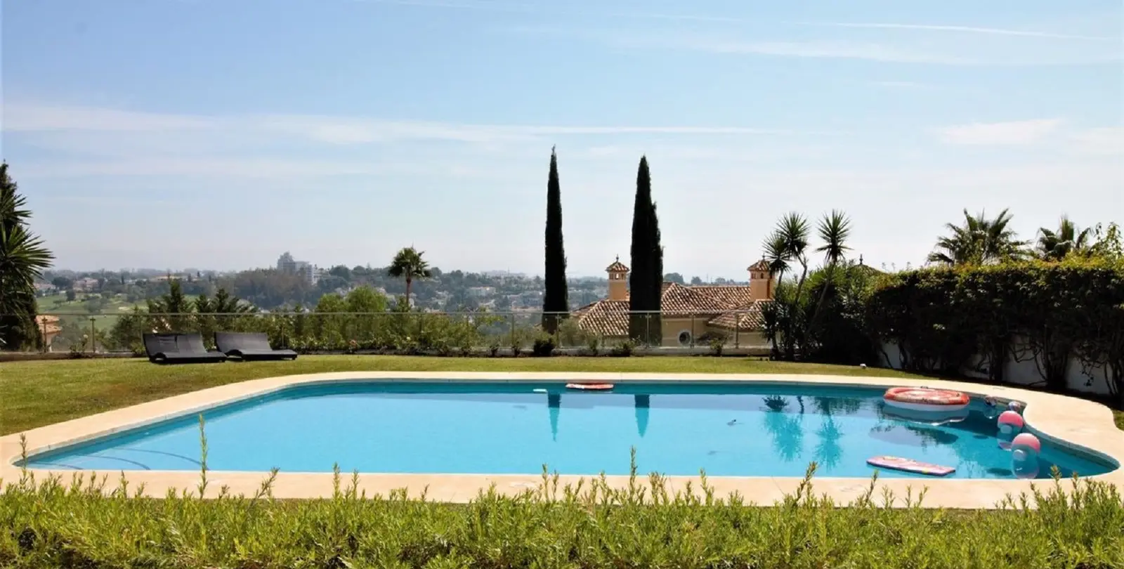 Long-term rent of detached villa in El Paraiso 37