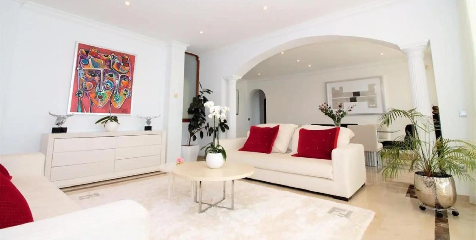 Short-term rent of detached villa in El Paraiso 9