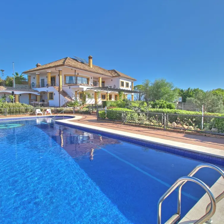 Sale of finca - cortijo in Estepona