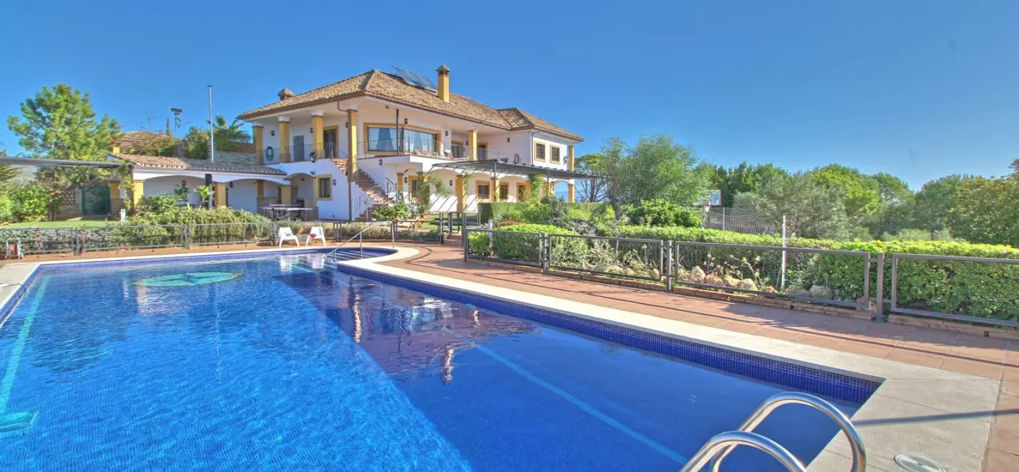 Sale of finca - cortijo in Estepona 0
