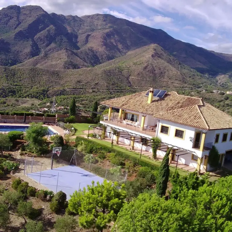 Sale of finca - cortijo in Estepona