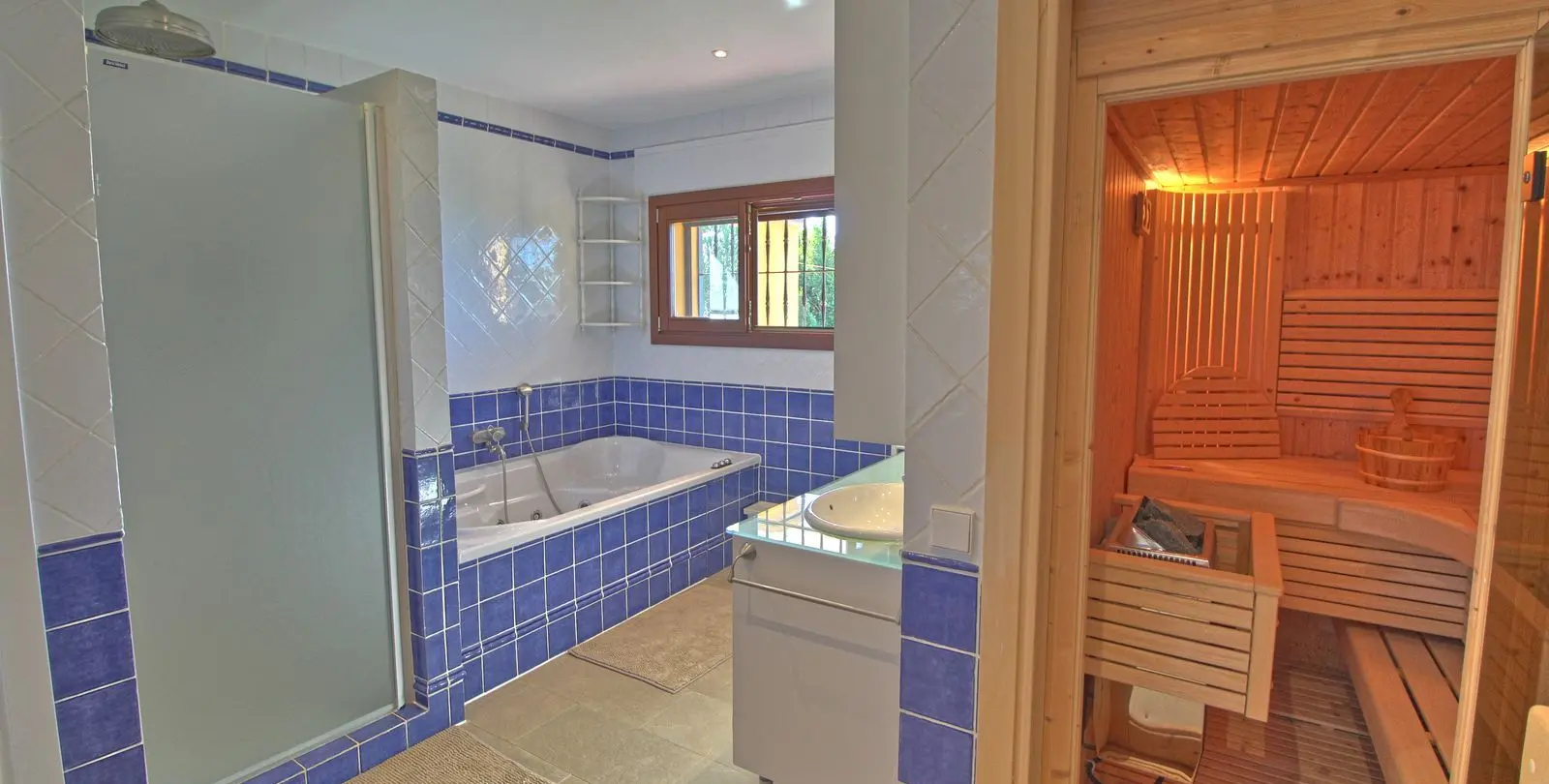 Sale of finca - cortijo in Estepona 39