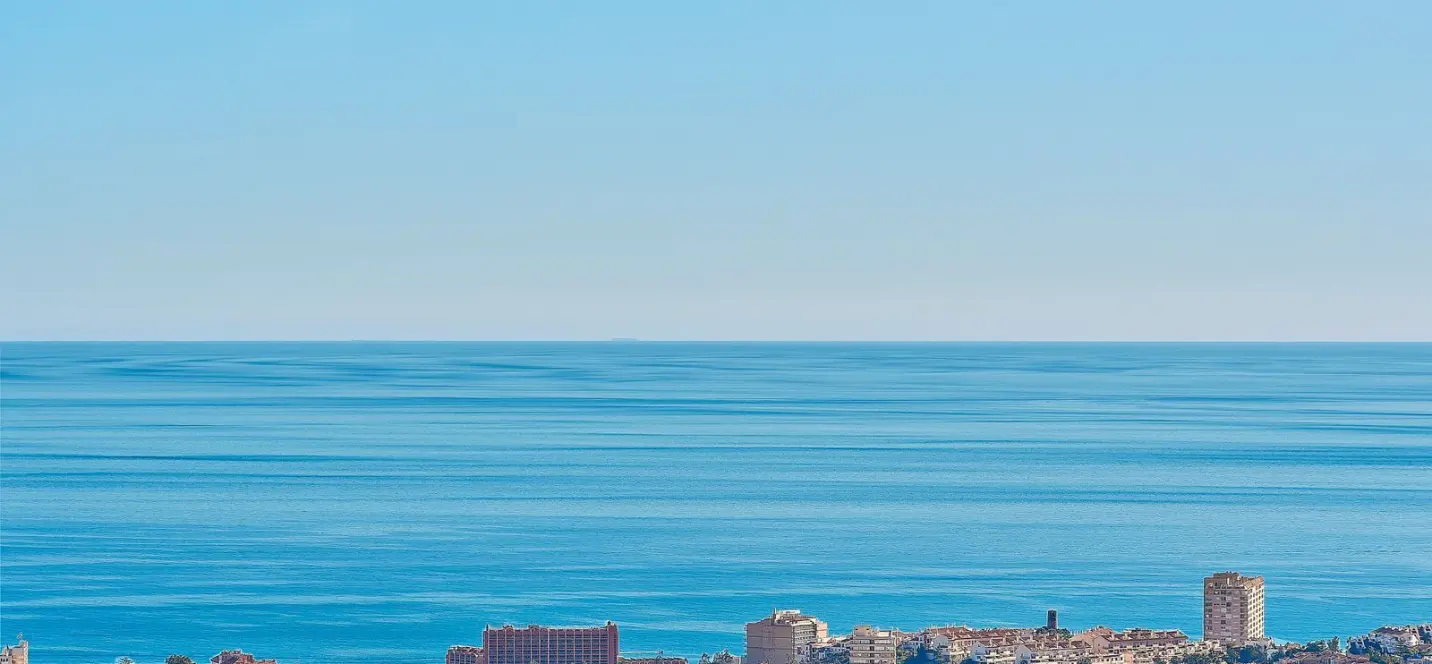 Продажа  жилого участка в Benalmadena 0