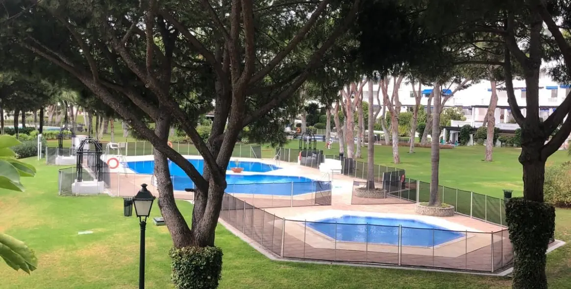 Sale of middle floor apartment in Puerto Banús 4