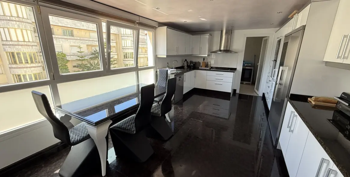 Sale of middle floor apartment in Puerto Banús 7