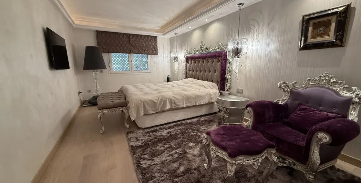 Sale of middle floor apartment in Puerto Banús 14